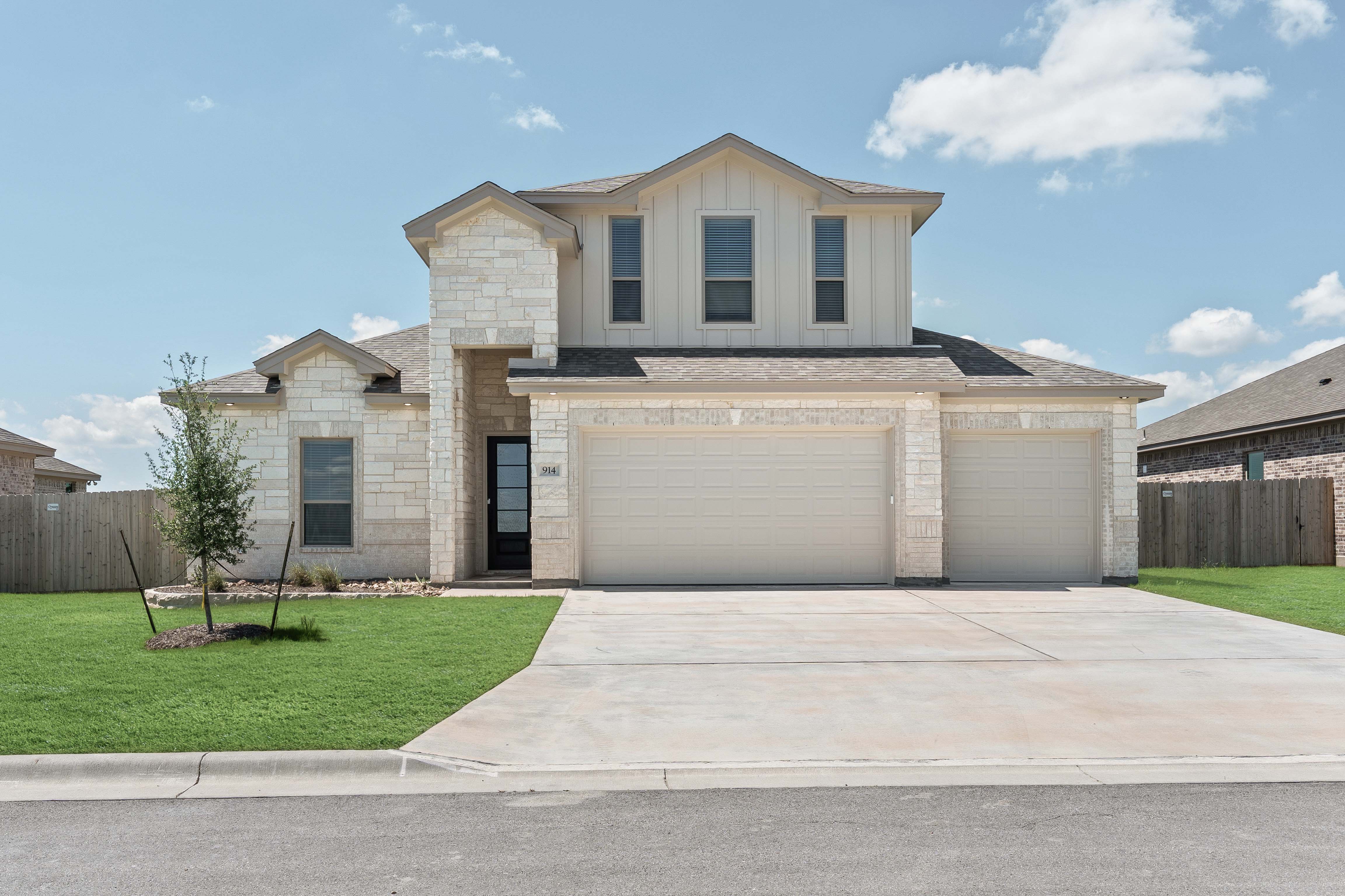 914 Alice, Temple, TX 76502 — Bartlett II plan by Carothers Executive Homes in Hartrick Valley, Temple, Texas