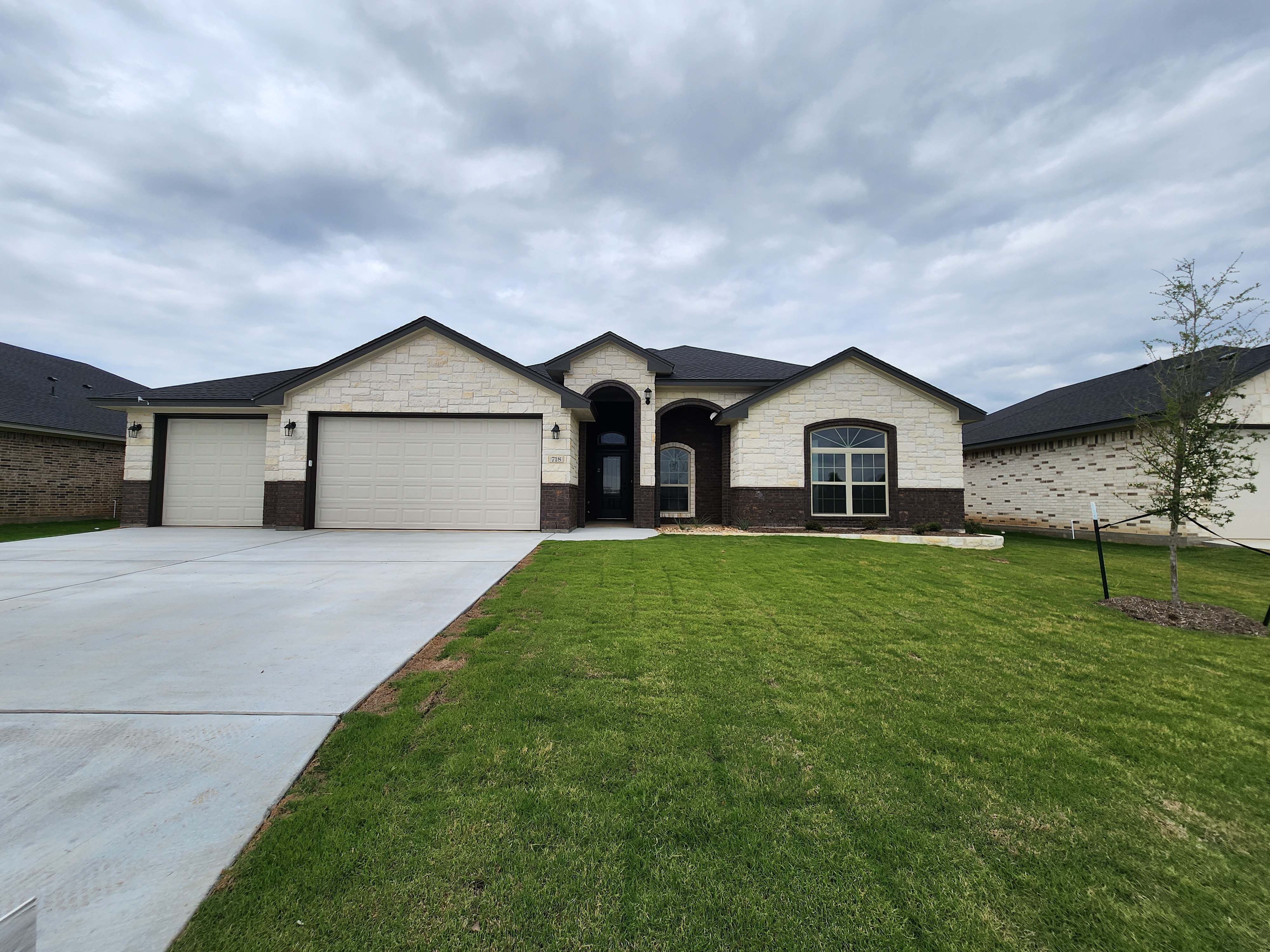 718 Golden Eagle, Salado, TX 76571 — Caesar 2200 plan by Carothers Executive Homes in Eagle Heights, Salado, Texas