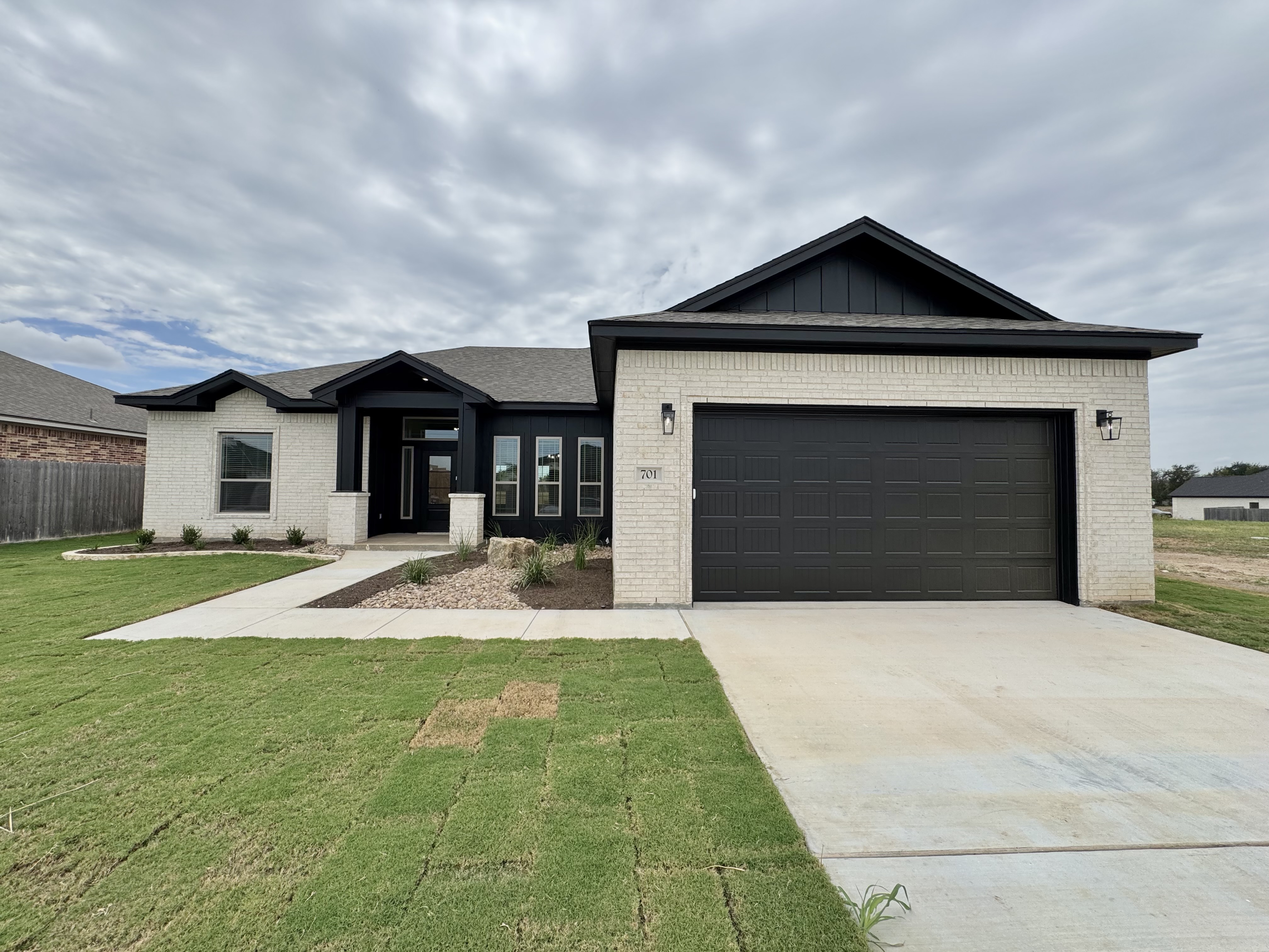 701 Golden Eagle, Salado, TX 76571 — Luxor plan by Carothers Executive Homes in Eagle Heights, Salado, Texas
